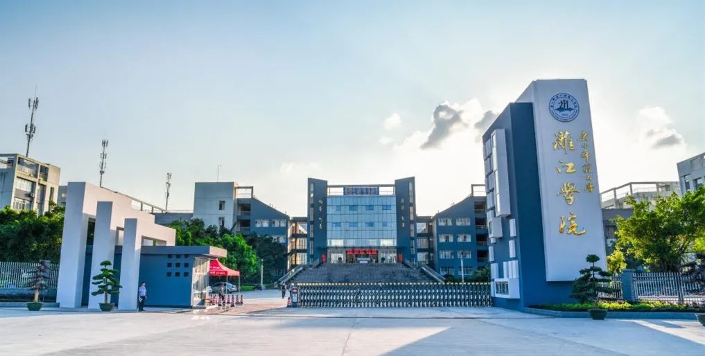 歡迎各大學子報讀桂林學院，領略漓江之美